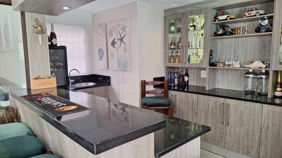 6 Bedroom Property for Sale in Gonubie Eastern Cape